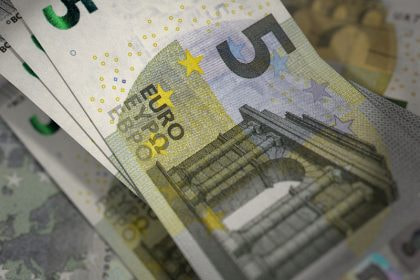 geldschein im wert von 5 euro